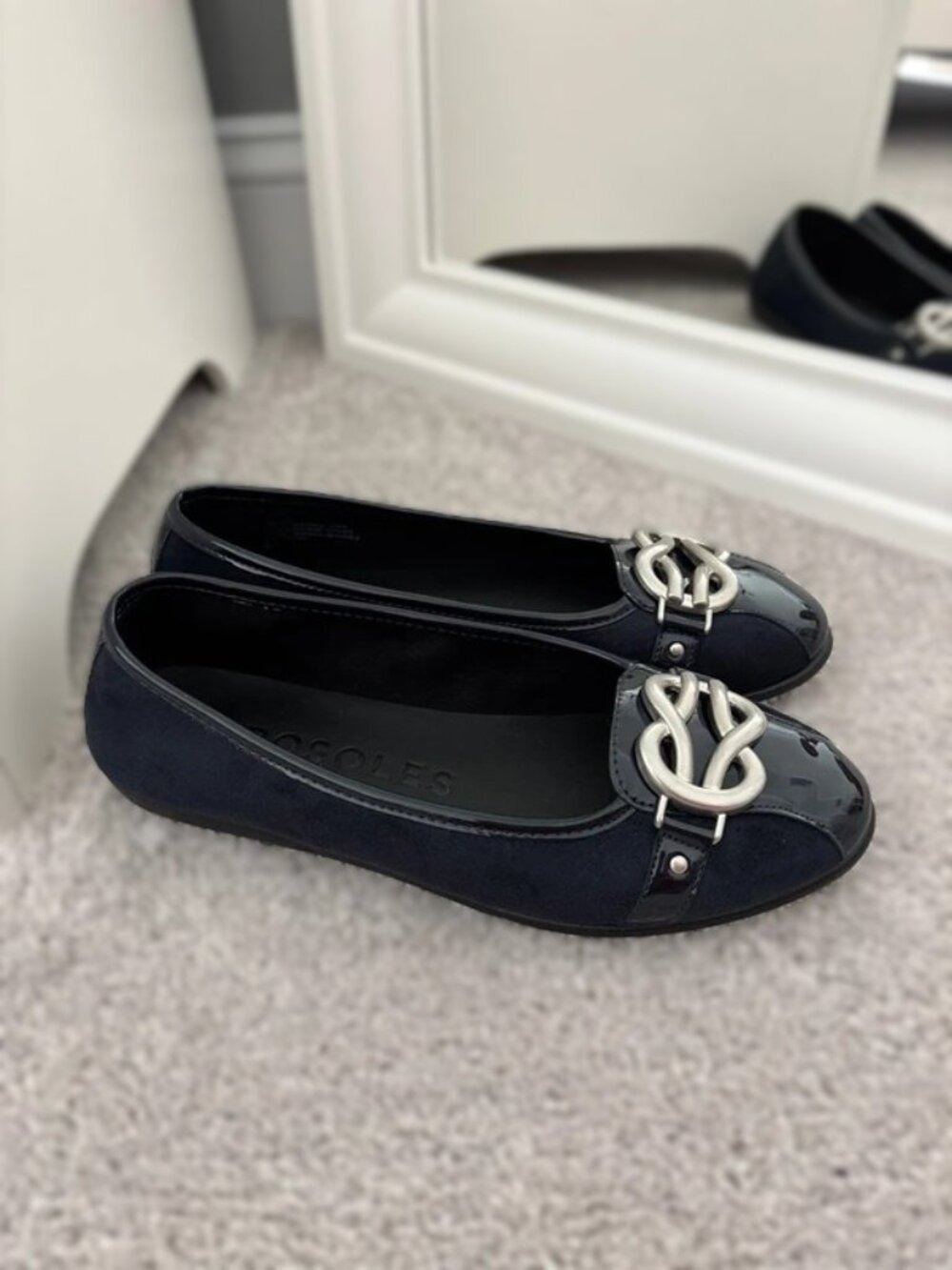 Aerosoles Navy Suede & Patent Leather Comfort Flats Silver Emblem Size 9 NWT - Picture 5 of 5
